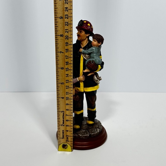 1998 Vanmark Red Hats of Courage "Hero II" firefighter figurine - Picture 2 of 5